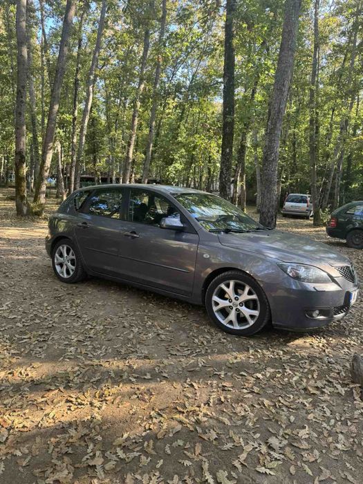 Продавам мазда 3