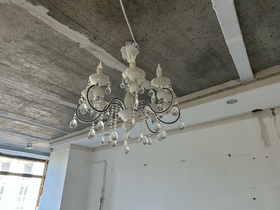 Продам люстру в отличном состоянии