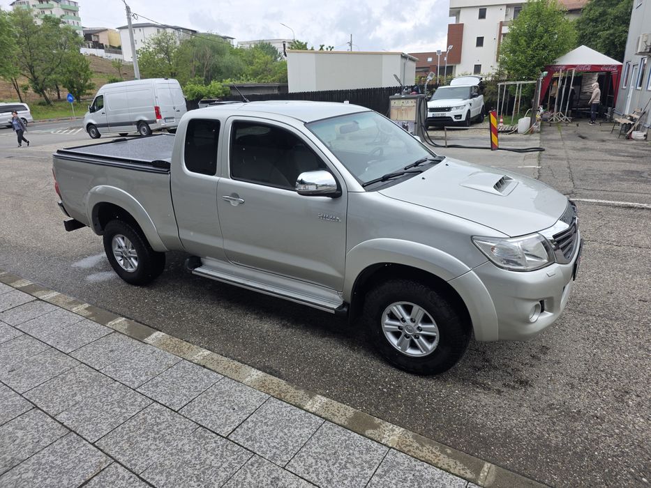 Toyota Hilux 4 locuri 2 usi bena lunga  4x4 Camioneta Autoutilitara Pick up