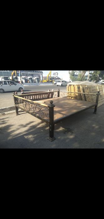 Тапчан, сури,бисетка, чор поя, калават. Качела, скамейка.