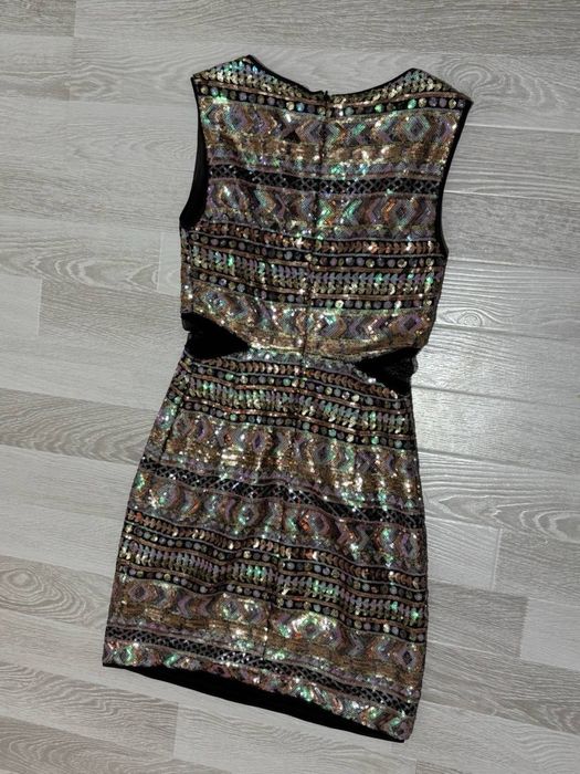 Платье в пайетках Forever 21