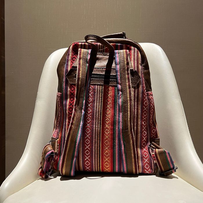 Кожаный рюкзак с орнаментом