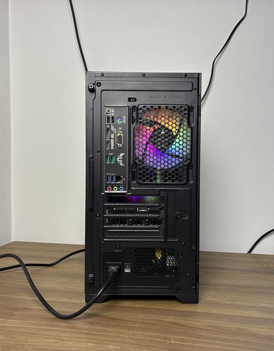 НОВ Геймърски Компютър Гаранционен R5 5600, RX 7600 EVO OC 8GB, 1TB SSD, 16GB RAM