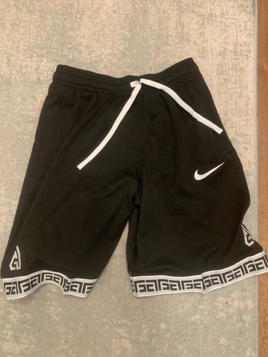 вещи , шорты поло и тд