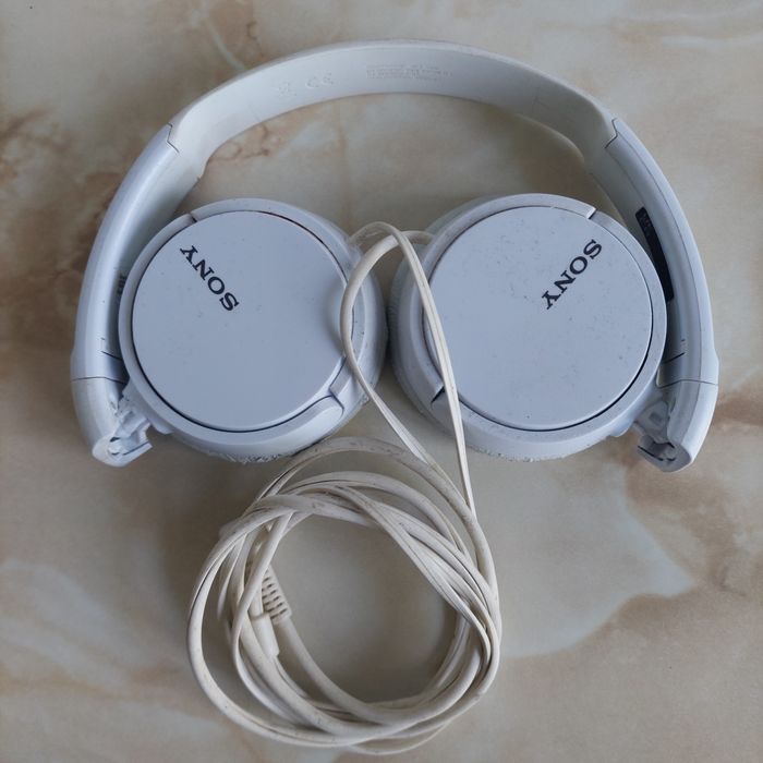 Vând iRiver E300 alb fără probleme + cablu de date BONUS //poze reale