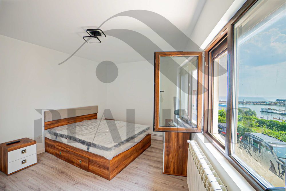 Duplex exclusivist în Piața Ovidiu | Vedere către Portul Turistic Tomis | Complet renovat în 2025