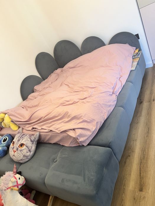 Pat tapitat dormitor