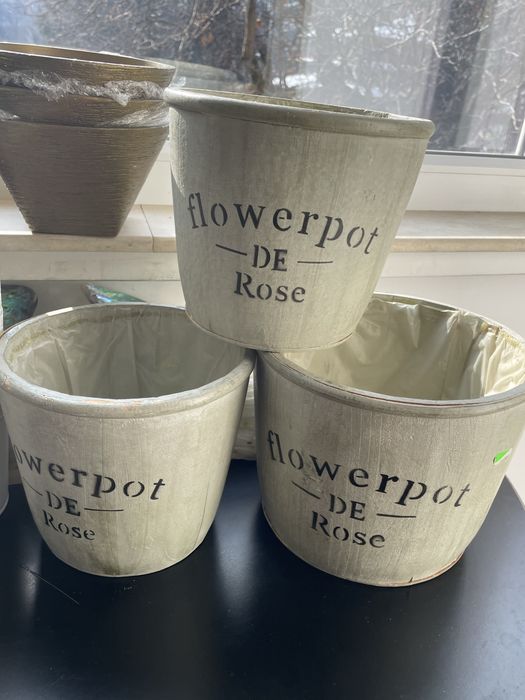 Кашпи и саксии за цветя