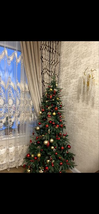 Елка с игрушками