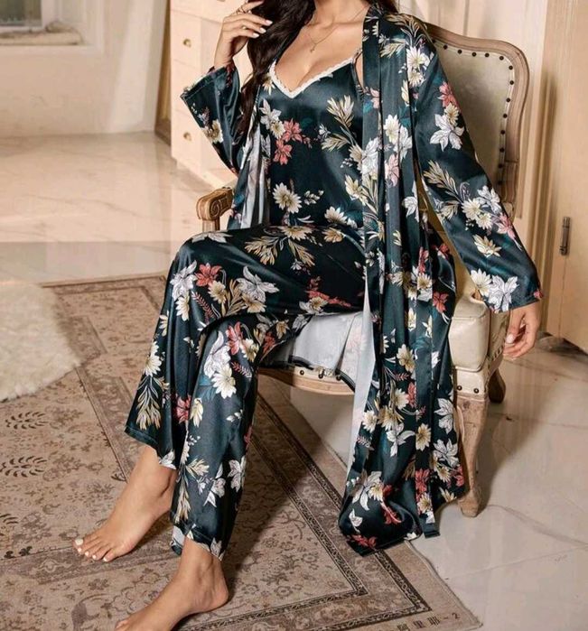 Дамска НОВА сатенена пижама