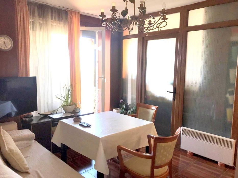 Дава се под наем Двустаен апартамент в София, Лозенец - 45 кв.м за 561 € - Снимка #2