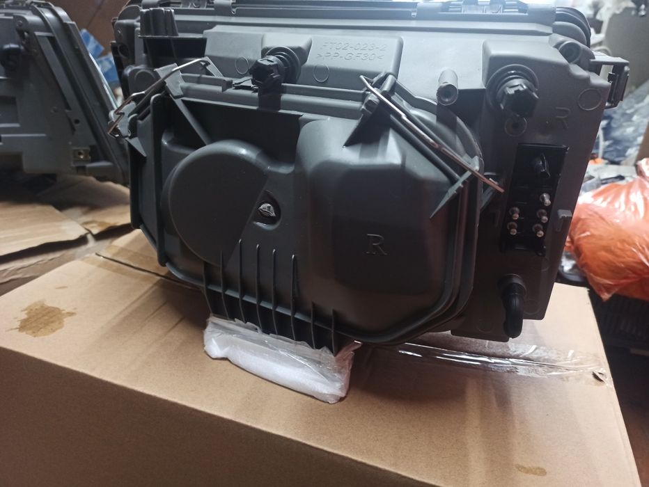 Продам Фары передний Мерседес W124