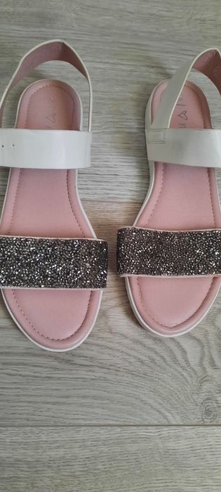 Sandale noi marimea 38