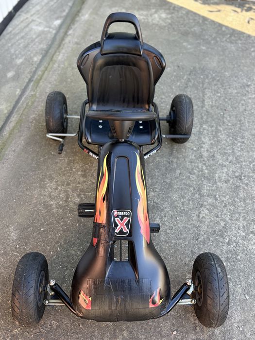 Kart cu pedale / Masina cu pedale
