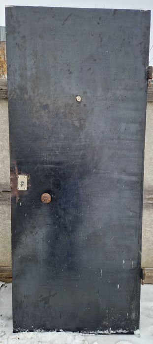 Продам железную дверь