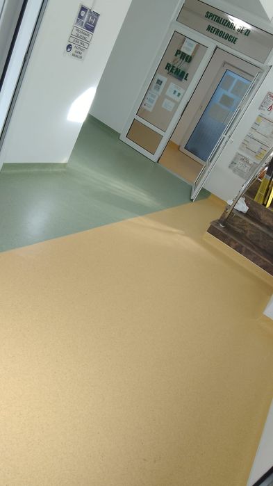 execut montaj de pardoseli