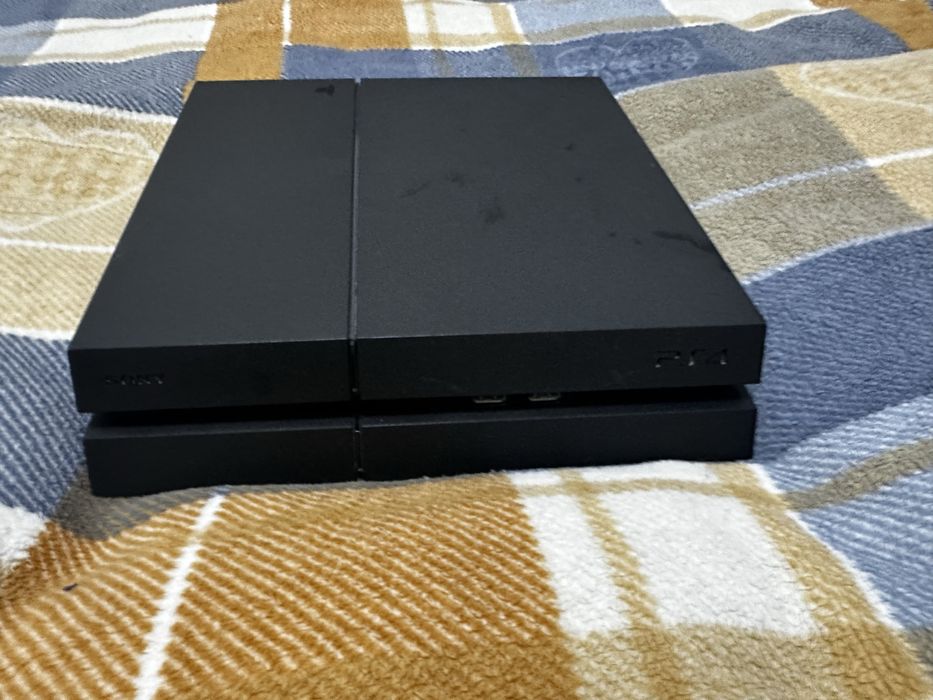 Продам PlayStation 4 fat