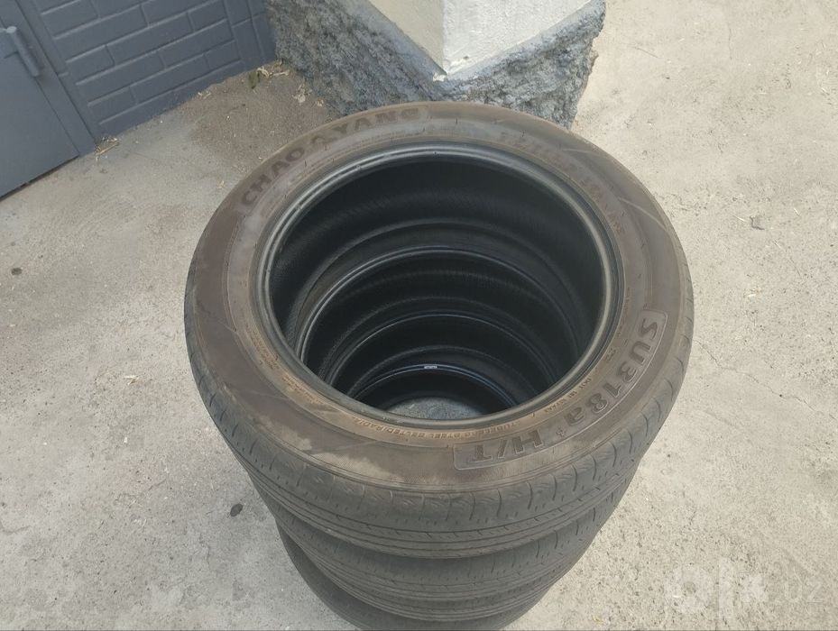Комплект покрышек 215/60/R17 (в среднем состоянии)