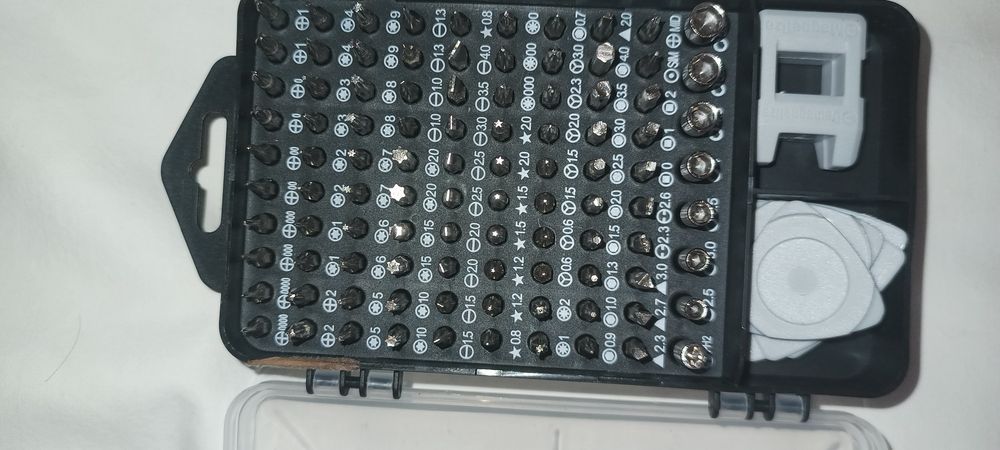 Trusa nouă cu 80 piese utilă în gospodărie cât și i atelier.