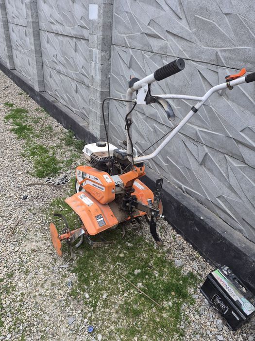 Vând motosapa  in stare buna