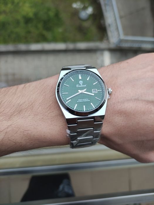 Кварцов часовник от неръждаема стомана и минерално стъкло