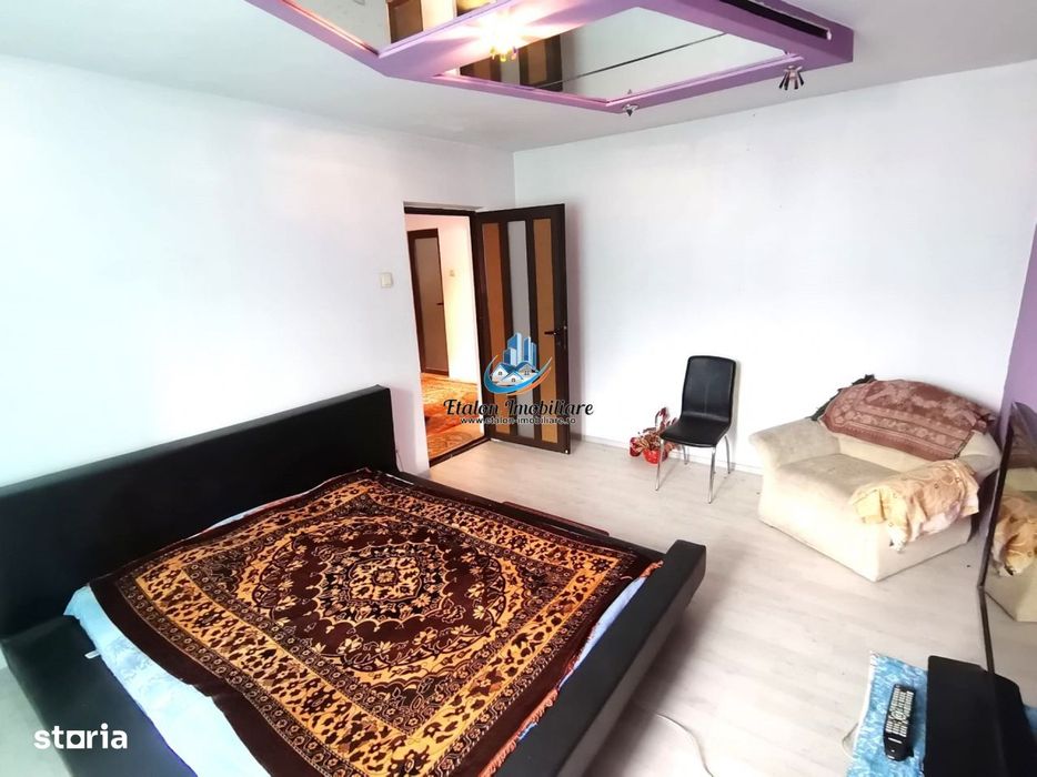 Apartament 3 camere, 2 bai, balcon 6 m, zona Spital Piatra Neamt