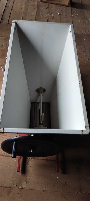 Zdrobitor struguri cu desciorchinător