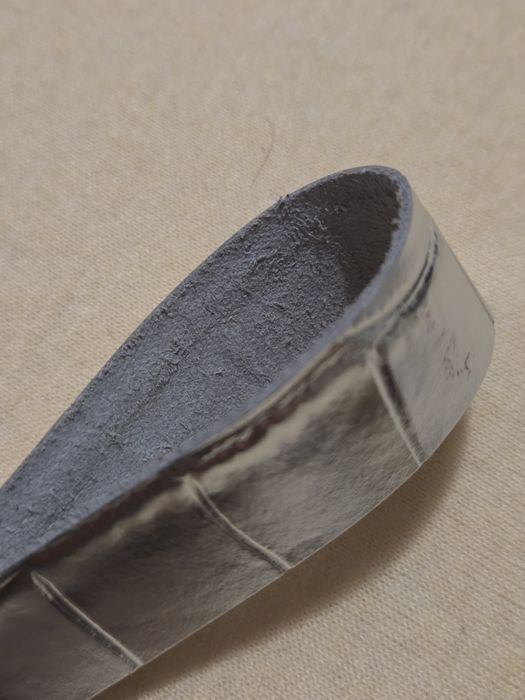 Breloc nou, din piele naturală argintie, 97 x 18 mm