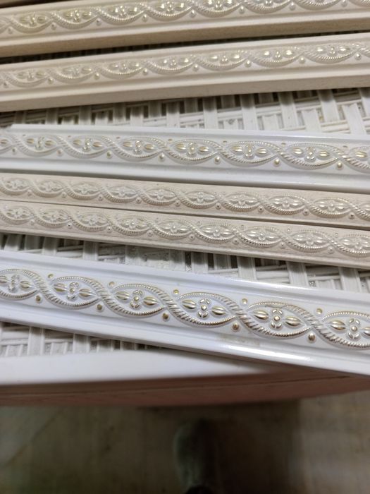 Продам куски молдингов