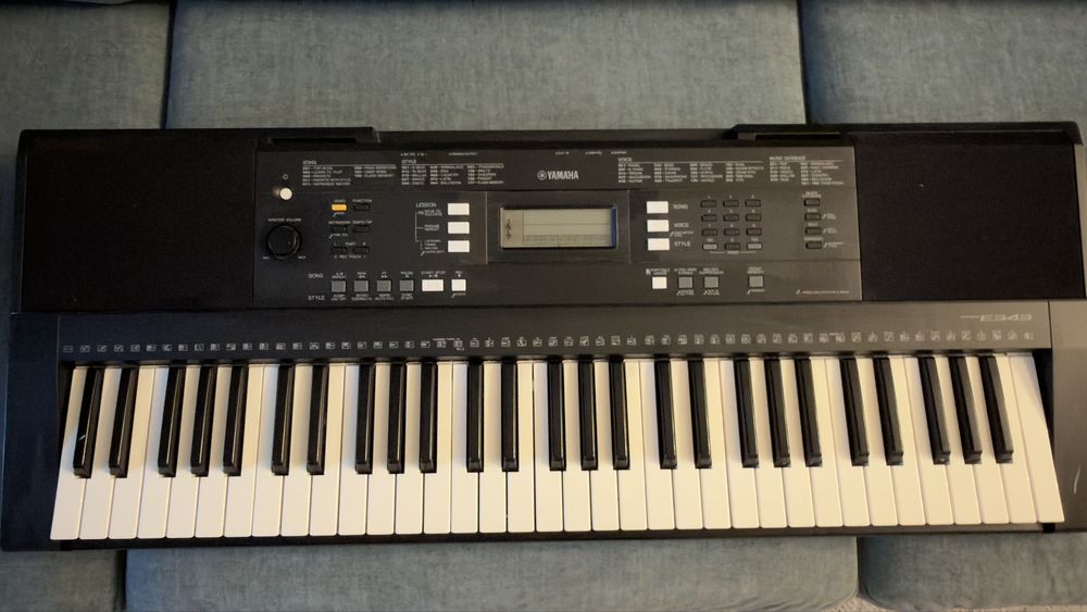 синтезатор Yamaha PSR-E343.