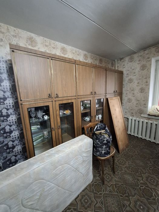 Сервант и стенка из чистого дерева (шкаф)