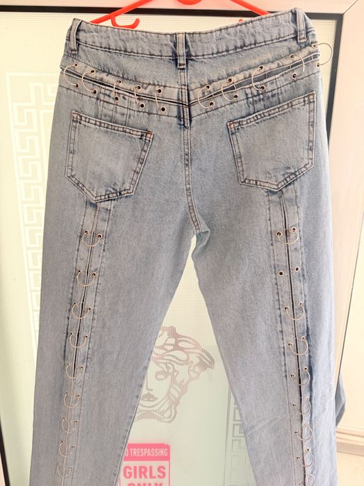 Blugi și jachetă de primăvară