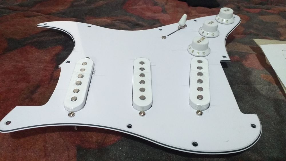 Set doze Fender Stratocaster 59"  si e fect AC30.