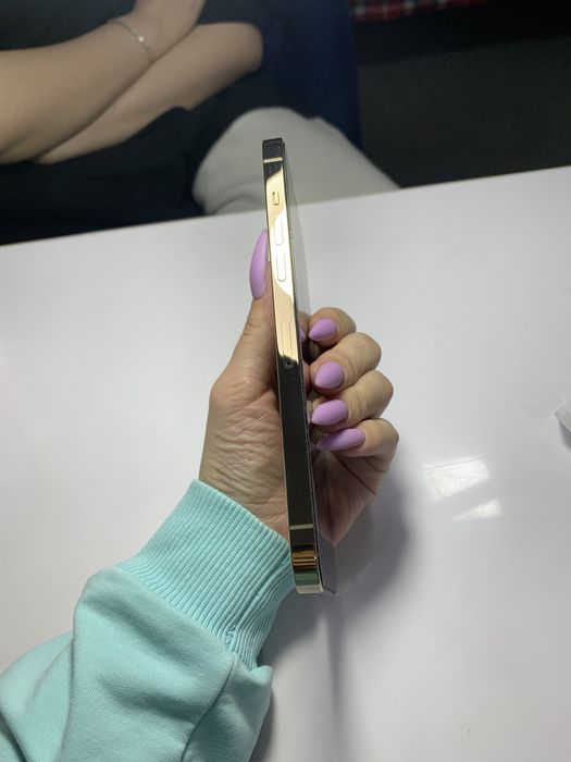 Продам iPhone 12 Pro Max gold