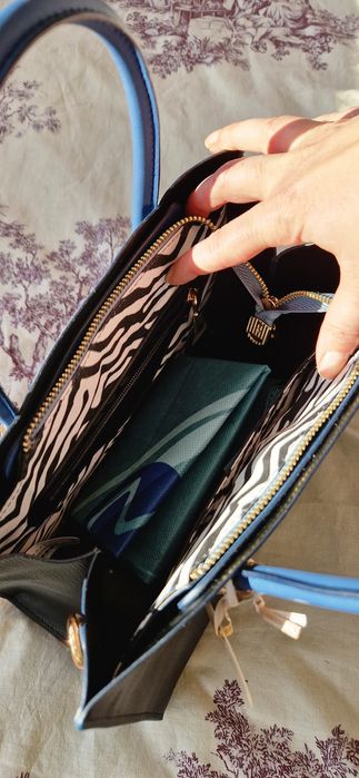 малка синя дамска чанта естествена кожа