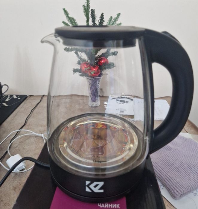 Продаеться электрочайник