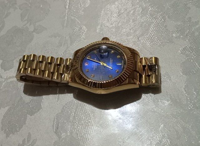 Soat qoʻl soati Часы ручной часы с доставкой

Kitob Qoʻyadigan moslama