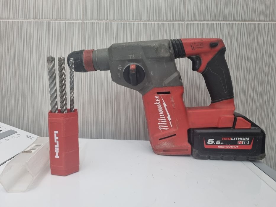 Set milwaukee rotopercutor si flex , 2 baterii an 2023