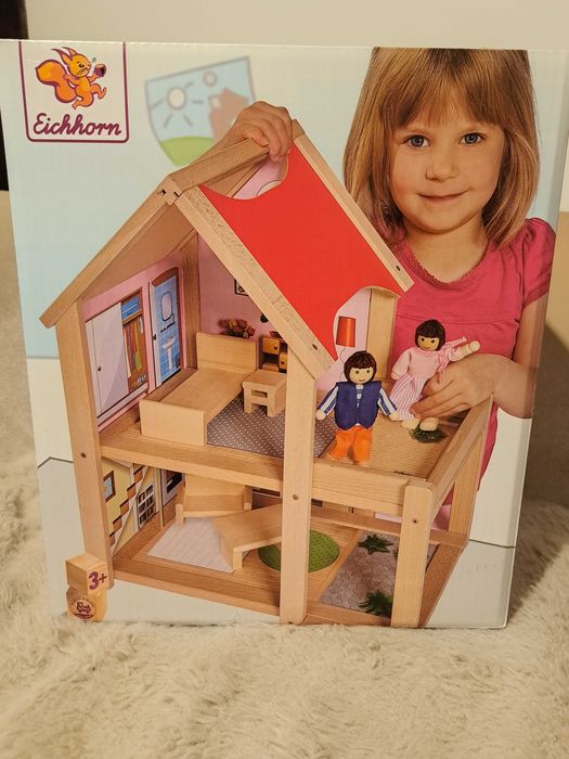 Дървена къща с две кукли Eichhorn