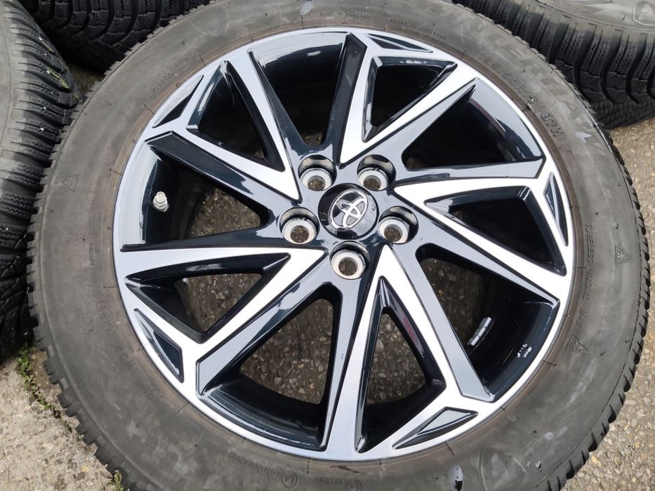 16" оригинални алуминиеви джанти за Toyota Yaris hybrid.