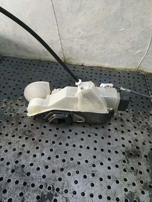 Broasca usa stanga fata citroen c3 3 sx psa123981 16942935