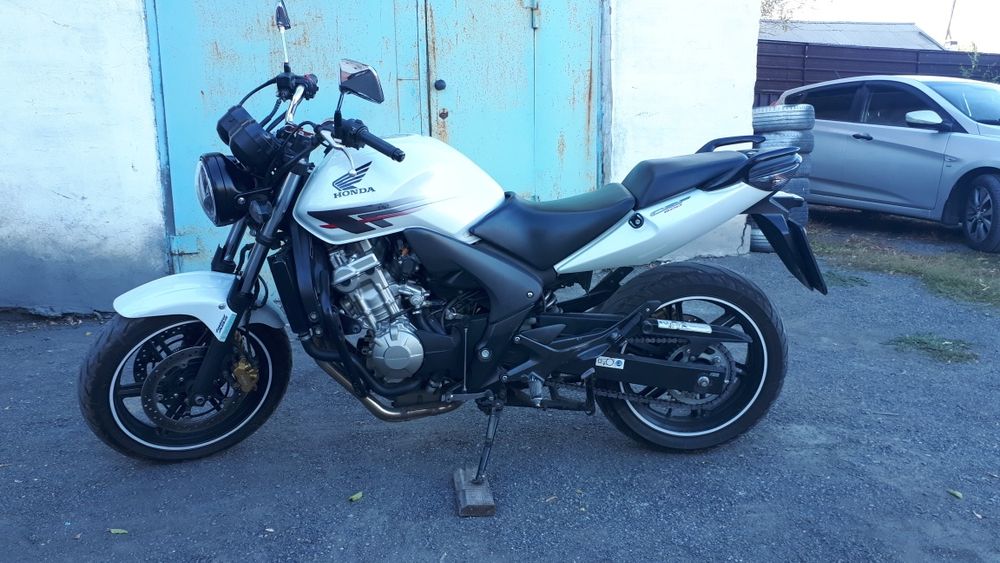 Мотоцикл Honda cbf600