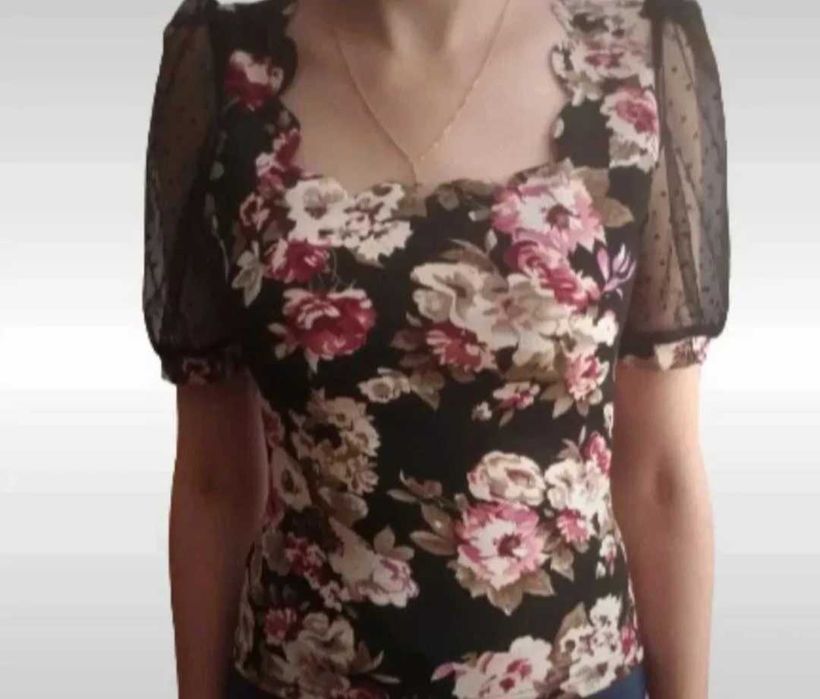 Floral print puff sleeve top
