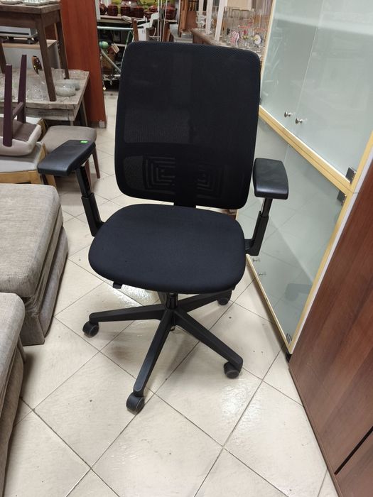 Ергономичен офис стол, в отлично състояние