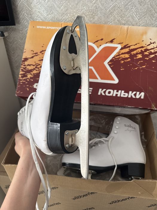 Коньки фигурные женские