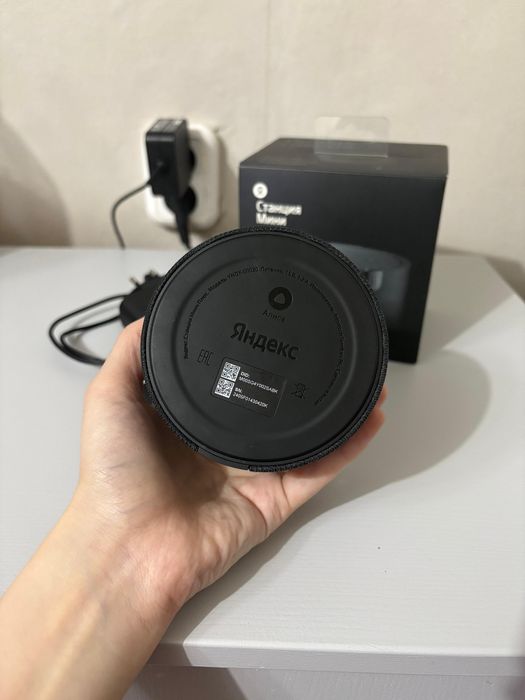 Продам колонку алиса с часами