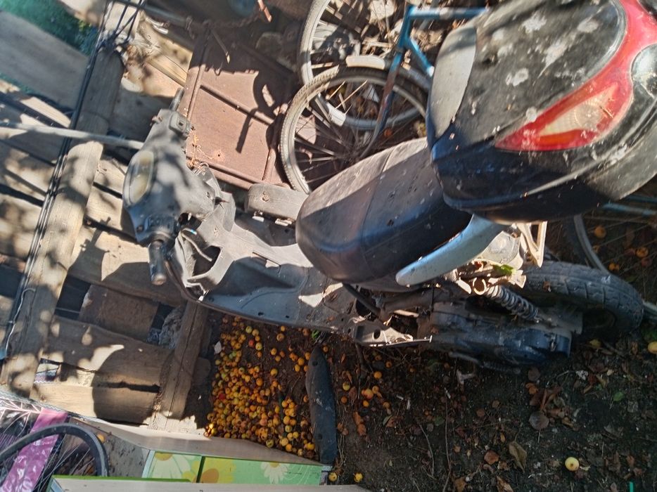 Продам скутер на запчасти