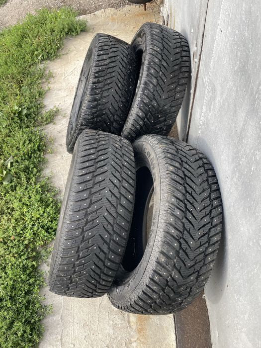 Продам комплект зимних шин R16 215/60