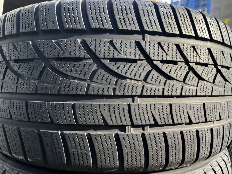 Комплект шин – 275 / 40 / 19 – зима