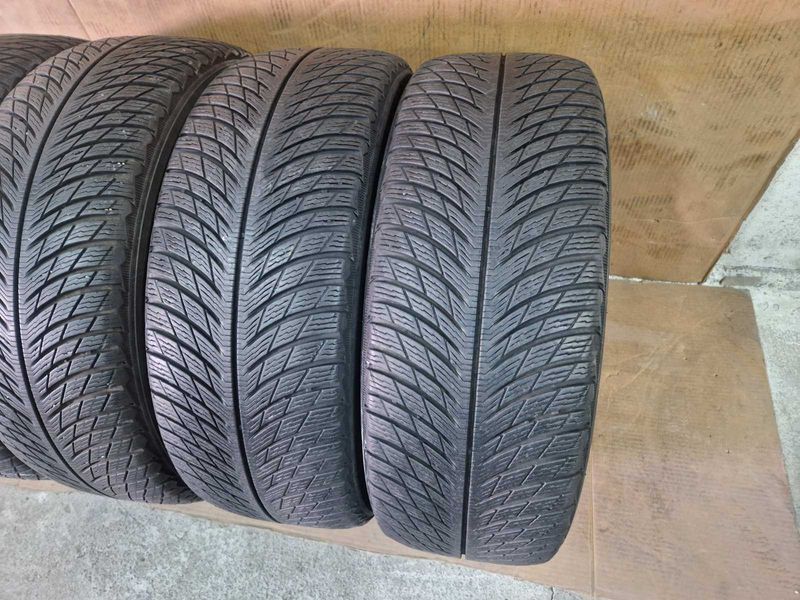 4 Michelin R17 235/60
зимни гуми 
DOT3319